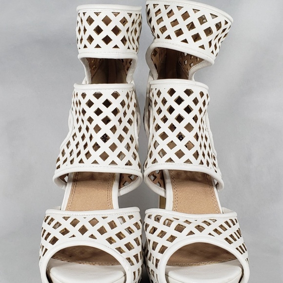 Charlotte Russe White Trista Platform Heels Size 7 - Picture 7 of 8